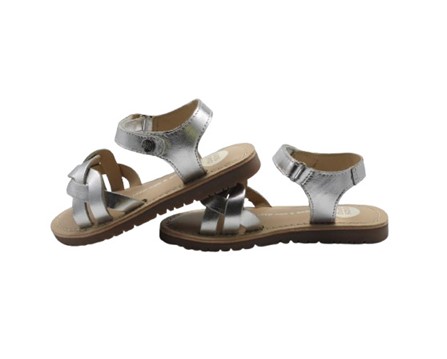 Sandalo in pelle laminata con intreccio e velcro