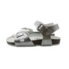 Sandalo in eco pelle laminata con doppie fibbie