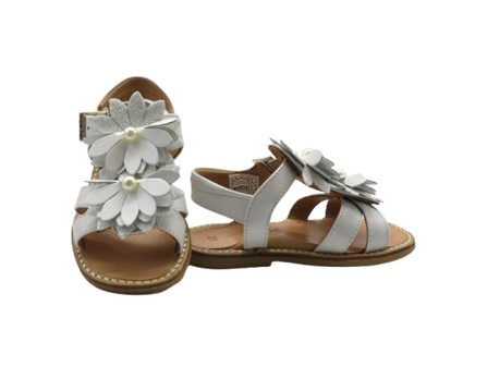 Sandalo in pelle con fiori e fibbia