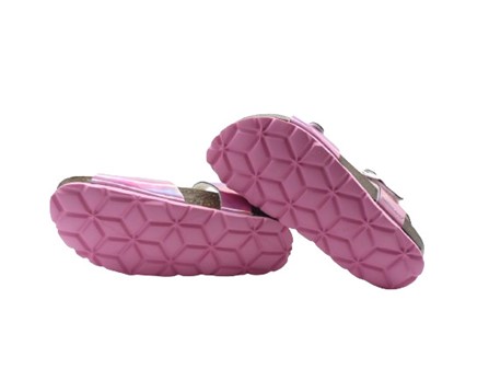 Sandalo in vernice laminata con doppie fibbie