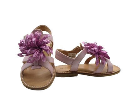 Sandalo in pelle con fiore e fibbia