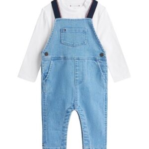 Completo salopette in denim e t-shirt manica lunga