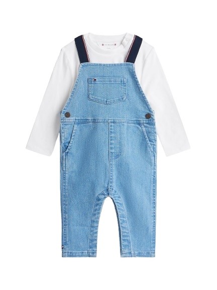 Completo salopette in denim e t-shirt manica lunga