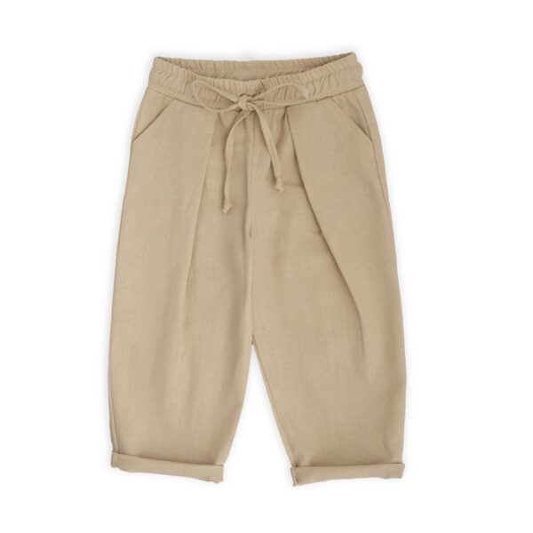 Completo t-shirt traforata e pantalone in lino