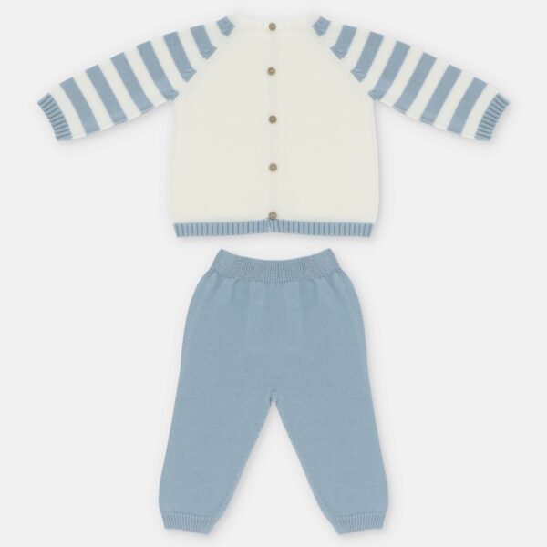 Completo maglia con maniche a righe e pantalone