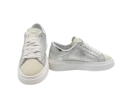 Sneaker in pelle laminata con lacci