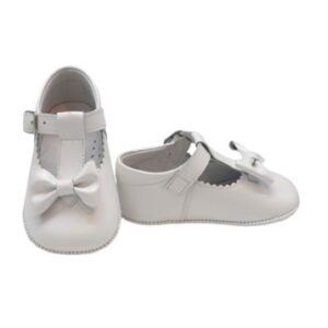 Scarpa culla in pelle con fiocco e fibbia