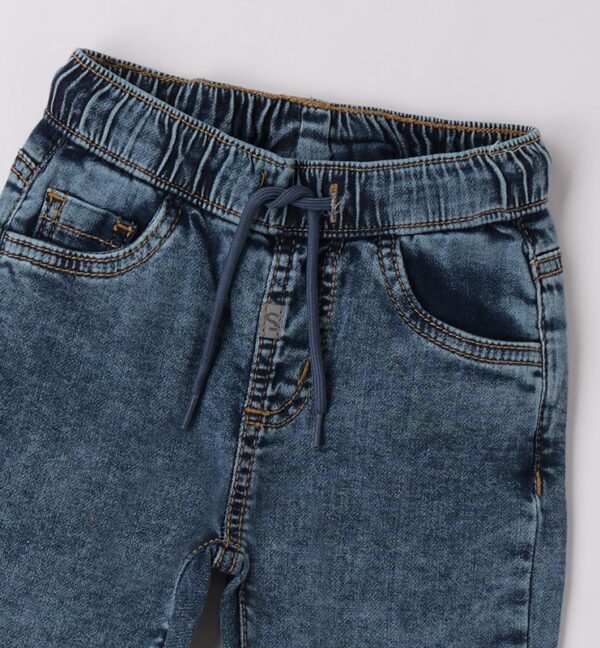 Pantalone denim con vita elasticizzata e coulisse