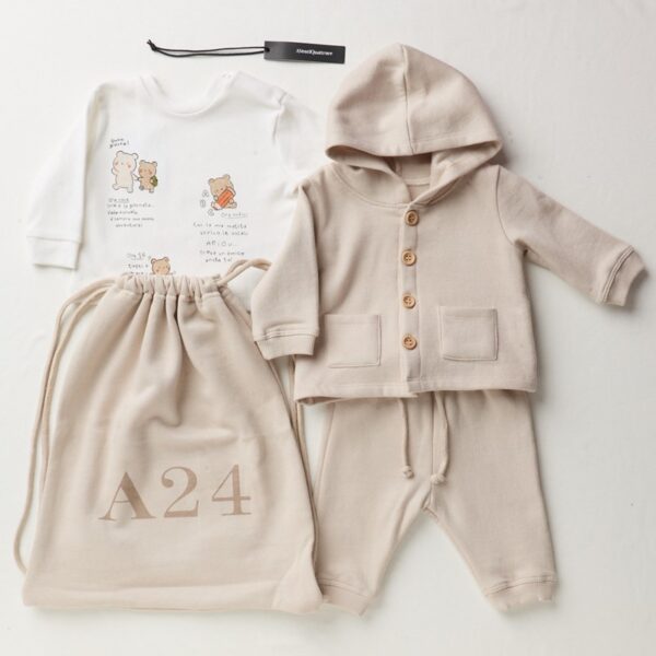 Completo felpa, pantalone, t-shirt e sacca