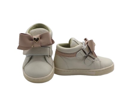 Sneaker primo passo in pelle con doppio velcro e fiocco