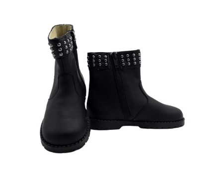 Stivaletto in pelle con borchie e zip