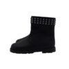 Stivaletto in pelle con borchie e zip
