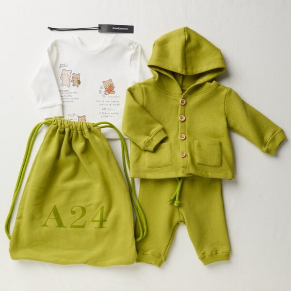 Completo felpa, pantalone, t-shirt e sacca