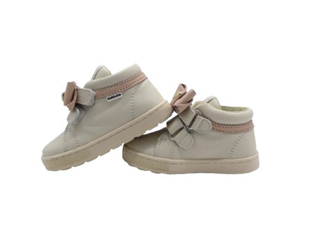 Sneaker primo passo in pelle con doppio velcro e fiocco