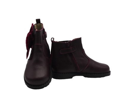 Stivaletto in pelle con fiocco in velluto laterale e zip