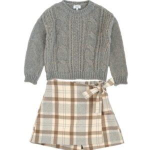 Completo maglione con trecce e pantagonna quadri