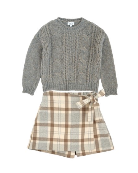 Completo maglione con trecce e pantagonna quadri