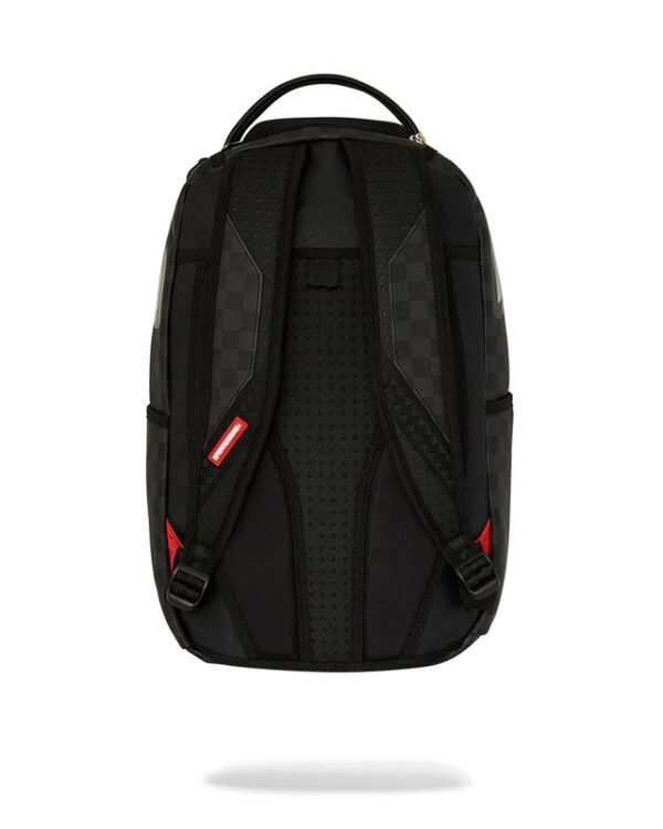 Zaino lights out sharks in paris