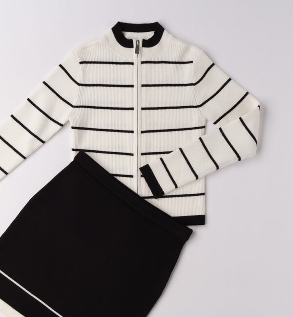 Completo maglia a righe e gonna
