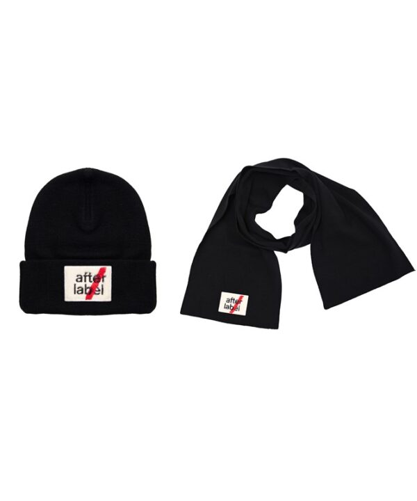 Completo sciarpa e cappello con logo