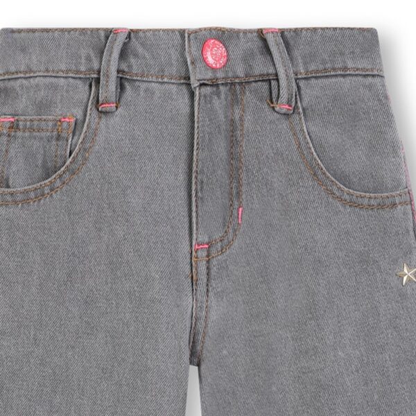 Pantalone in denim con borchie a stella laterali