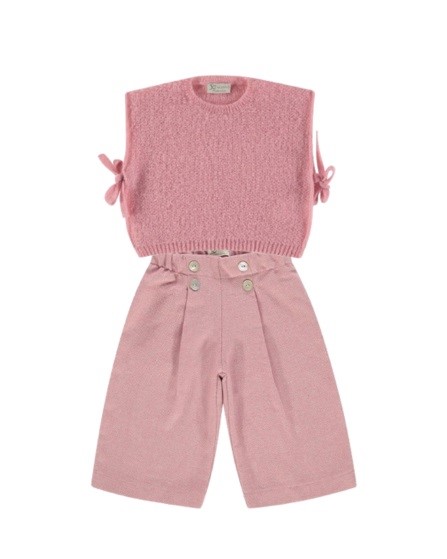 Completo gilet con fiocchi laterali e pantalone spigato