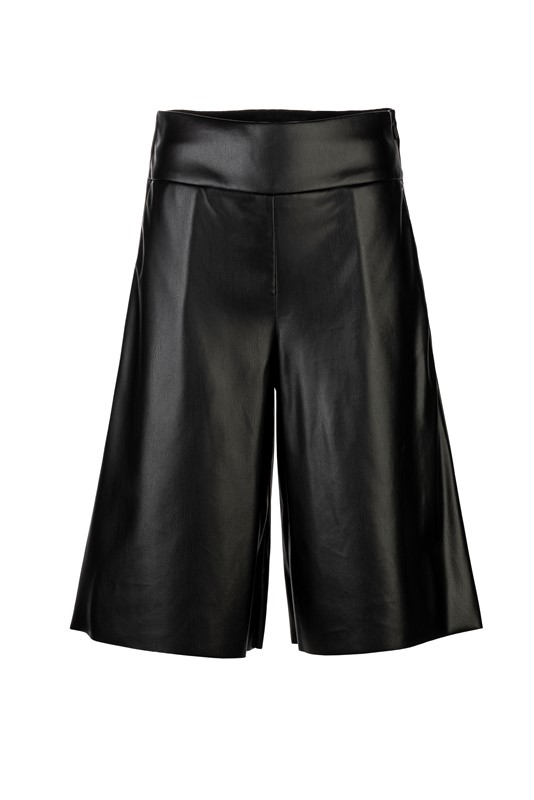 Completo polo con trecce e pantalone in eco pelle