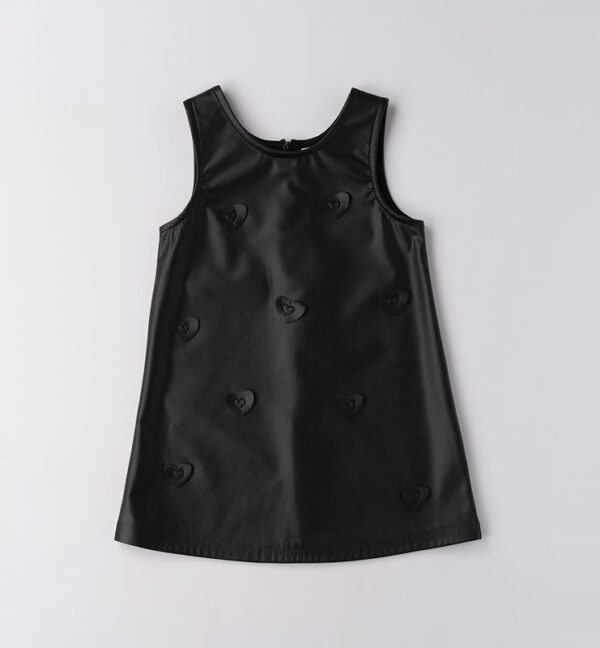 Vestito smanicato in eco pelle con cuoricini