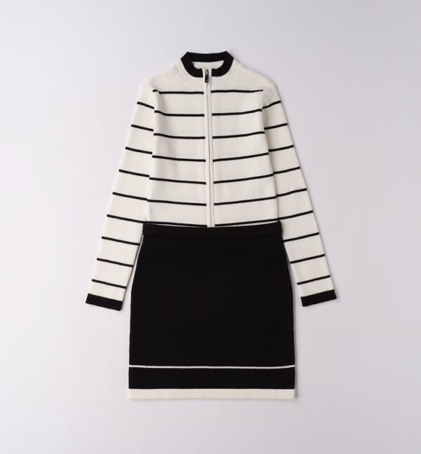 Completo maglia a righe e gonna