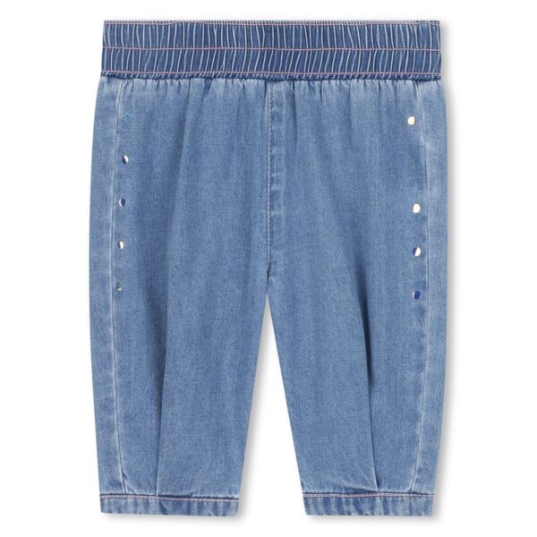 Pantalone in denim leggero con borchie laterali