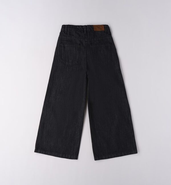 Pantalone denim gamba ampia con catena alle tasche