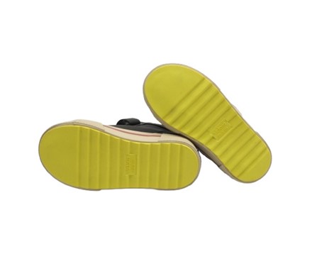 Sneaker alta in eco pelle con lacci elastici e velcro