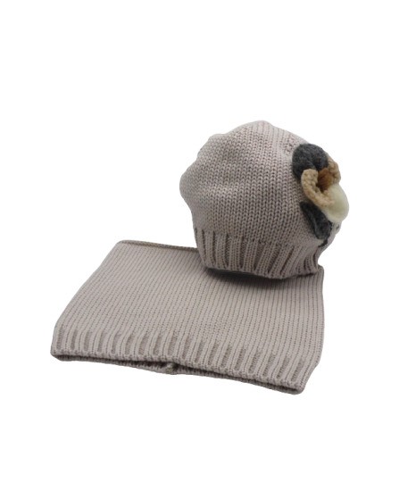 Cappello con fiore in panno e collo