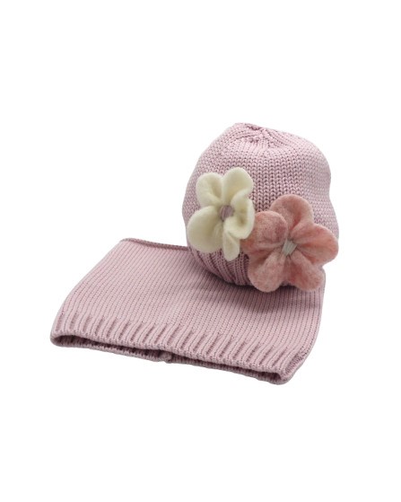 Cappello con fiori in panno e collo
