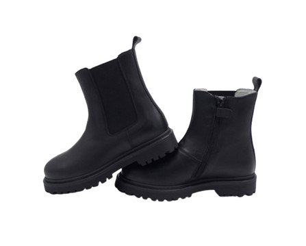 Stivaletto in pelle con elastci laterali e zip