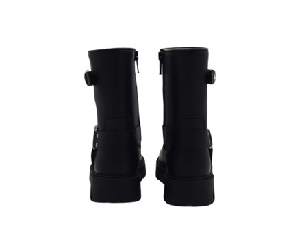 Stivale in pelle con anello laterale e zip