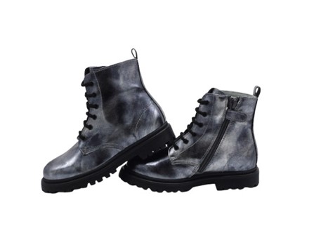 Anfibio in eco pelle laminata con lacci e zip