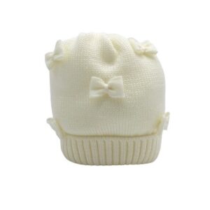Cappello con fiocchetti