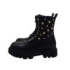 Anfibio in pelle con borchie laterali e zip
