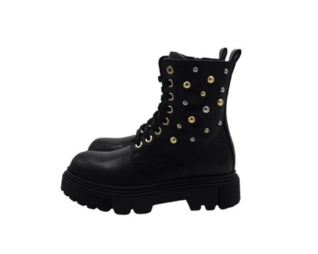 Anfibio in pelle con borchie laterali e zip