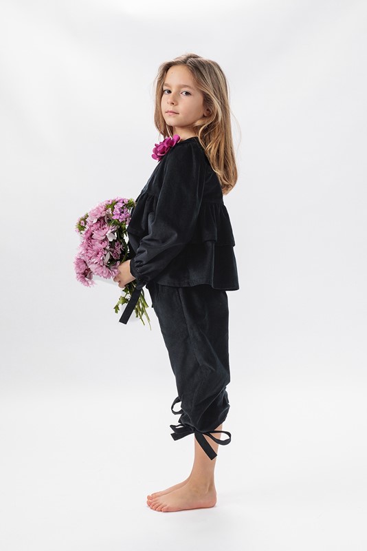 Completo in velluto blusa con fiori al collo e pantalone