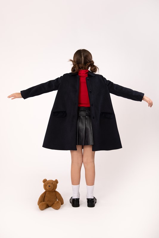 Cappotto con tasche e collo in velluto