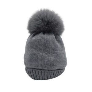 Cappello con pon pon