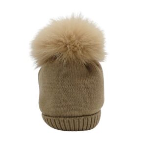 Cappello con pon pon