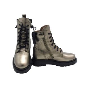 Anfibio in pelle laminata con fiocco sul retro lacci e zip