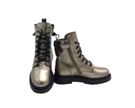 Anfibio in pelle laminata con fiocco sul retro lacci e zip