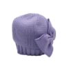 Cappello con fiocco e pon pon laterale