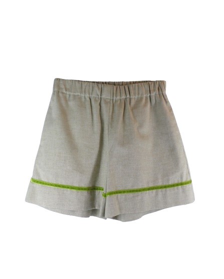 Completo gilet, camicia con rouches al collo e short