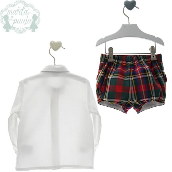 Completo camicia e bermuda a quadri con bretelle