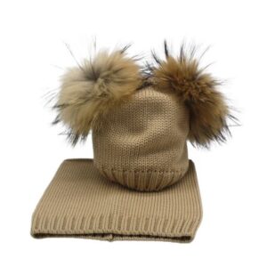 Cappello con doppio pon pon e collo